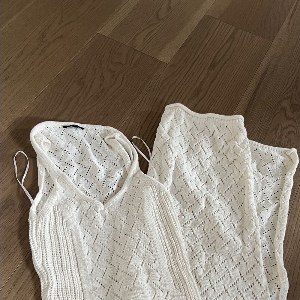 Dynamite Open Knit V-Neck Max - Picture 9 of 9